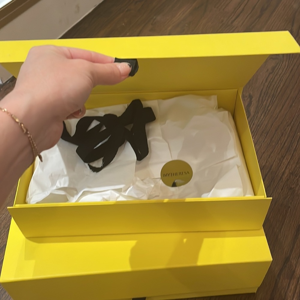 💛Two MYTHERESA yellow boxes 💛 - Picture 4 of 7